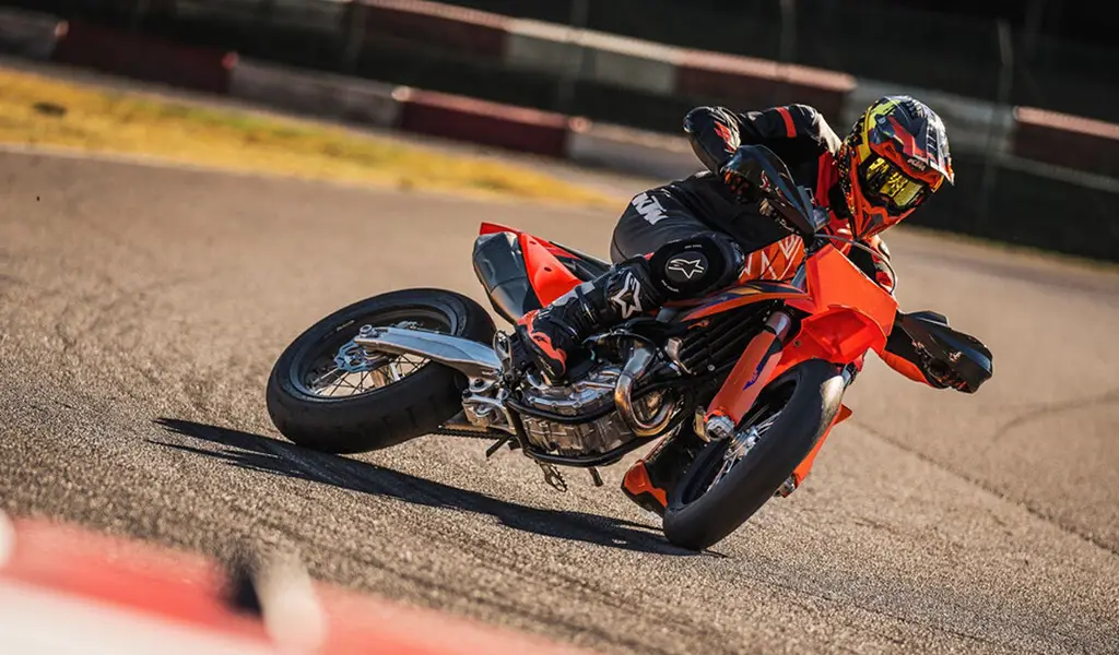 KTM 450 SMR 2026: prezzo, novità tecniche e specifiche