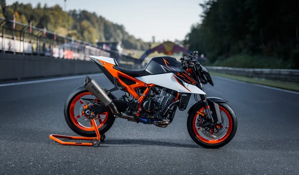 KTM 990 Duke R 2026: super-naked sportiva a Torino da Mo.Vi
